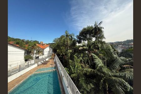 Casa de condomínio à venda com 100m², 2 quartos e 1 vaga Casa de condomínio à venda com 100m², 2 quartos e 1 vagaPiscina