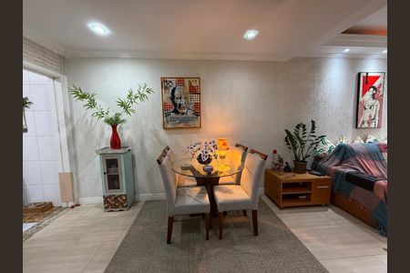 Casa de condomínio à venda com 100m², 2 quartos e 1 vaga Casa de condomínio à venda com 100m², 2 quartos e 1 vagaSala
