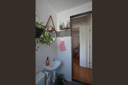 Banheiro de apartamento para alugar com 2 quartos, 44m² em Madureira, Rio de Janeiro