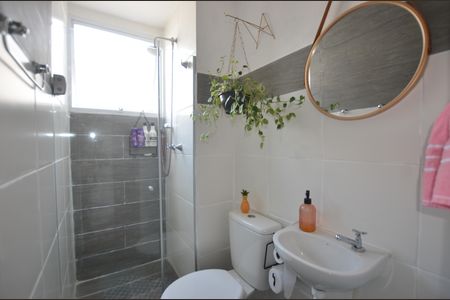 Banheiro de apartamento para alugar com 2 quartos, 44m² em Madureira, Rio de Janeiro