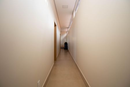 Casa de condomínio para alugar com 330m², 3 quartos e 4 vagas Casa de condomínio para alugar com 330m², 3 quartos e 4 vagasCorredor