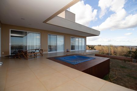 Casa de condomínio para alugar com 330m², 3 quartos e 4 vagas Casa de condomínio para alugar com 330m², 3 quartos e 4 vagasVaranda