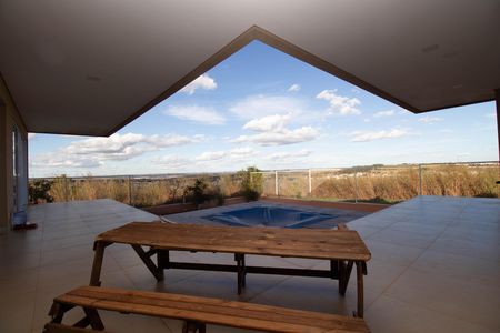 Casa de condomínio para alugar com 330m², 3 quartos e 4 vagas Casa de condomínio para alugar com 330m², 3 quartos e 4 vagasVaranda