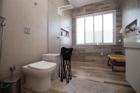 Casa de condomínio para alugar com 330m², 3 quartos e 4 vagas Casa de condomínio para alugar com 330m², 3 quartos e 4 vagasBanheiro da Suíte 3