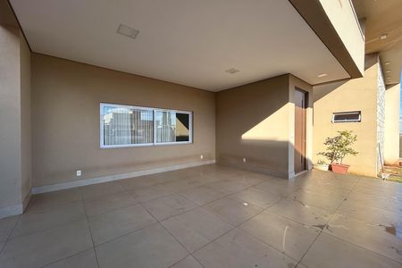 Casa de condomínio para alugar com 330m², 3 quartos e 4 vagas Casa de condomínio para alugar com 330m², 3 quartos e 4 vagasGaragem