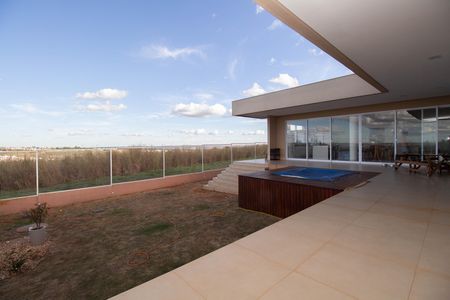 Casa de condomínio para alugar com 330m², 3 quartos e 4 vagas Casa de condomínio para alugar com 330m², 3 quartos e 4 vagasVaranda