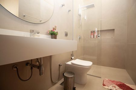 Casa de condomínio para alugar com 330m², 3 quartos e 4 vagas Casa de condomínio para alugar com 330m², 3 quartos e 4 vagasBanheiro da Suíte 1