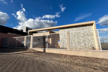 Casa de condomínio para alugar com 330m², 3 quartos e 4 vagas Casa de condomínio para alugar com 330m², 3 quartos e 4 vagasFachada