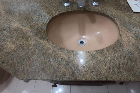 Apartamento para alugar com 230m², 4 quartos e 2 vagasBanheiro do Quarto 3