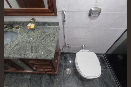 Banheiro do Quarto 4 de apartamento para alugar com 4 quartos, 230m² em Ponta da Praia, Santos