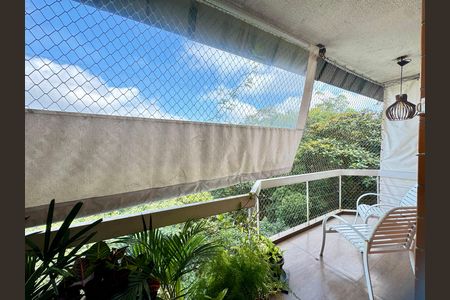 Apartamento à venda com 154m², 3 quartos e 2 vagas Apartamento à venda com 154m², 3 quartos e 2 vagasVaranda