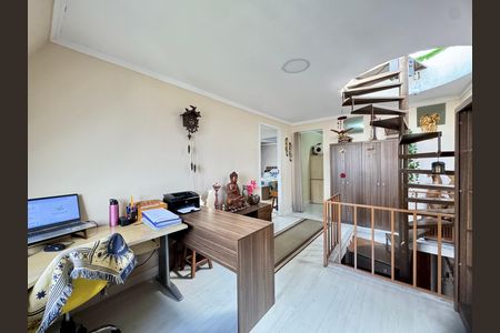 Apartamento à venda com 154m², 3 quartos e 2 vagas Apartamento à venda com 154m², 3 quartos e 2 vagasEscritório
