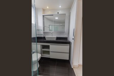 Apartamento à venda com 130m², 4 quartos e 2 vagas Apartamento à venda com 130m², 4 quartos e 2 vagasBanheiro da Suíte