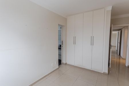 Apartamento à venda com 130m², 4 quartos e 2 vagas Apartamento à venda com 130m², 4 quartos e 2 vagasSuíte