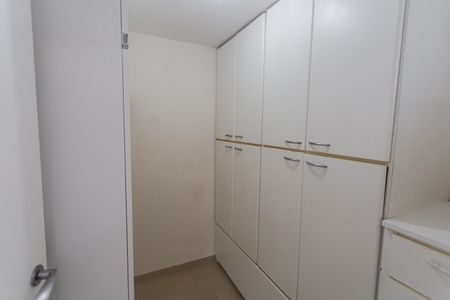 Apartamento à venda com 130m², 4 quartos e 2 vagas Apartamento à venda com 130m², 4 quartos e 2 vagasQuarto de Serviço/Despensa