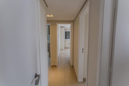 Apartamento à venda com 130m², 4 quartos e 2 vagas Apartamento à venda com 130m², 4 quartos e 2 vagasCorredor