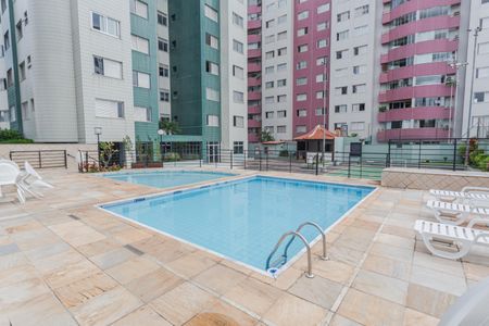 Apartamento à venda com 130m², 4 quartos e 2 vagas Apartamento à venda com 130m², 4 quartos e 2 vagasÁrea comum - Piscina