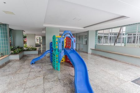 Apartamento à venda com 130m², 4 quartos e 2 vagas Apartamento à venda com 130m², 4 quartos e 2 vagasÁrea comum - Playground