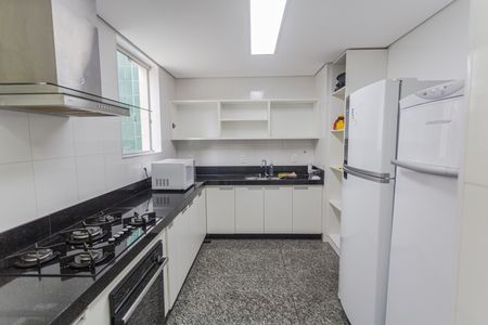 Apartamento à venda com 130m², 4 quartos e 2 vagas Apartamento à venda com 130m², 4 quartos e 2 vagasÁrea comum - Cozinha do Salão de festas