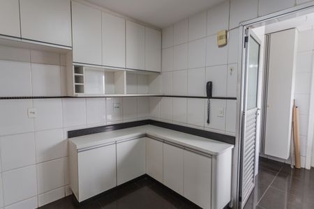 Apartamento à venda com 130m², 4 quartos e 2 vagas Apartamento à venda com 130m², 4 quartos e 2 vagasCozinha