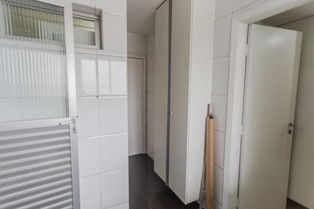 Apartamento à venda com 130m², 4 quartos e 2 vagas Apartamento à venda com 130m², 4 quartos e 2 vagasÁrea de Serviço