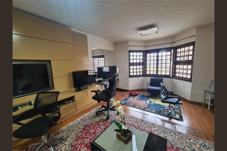 Casa à venda com 236m², 3 quartos e 4 vagas