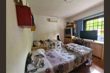 Casa à venda com 236m², 3 quartos e 4 vagas