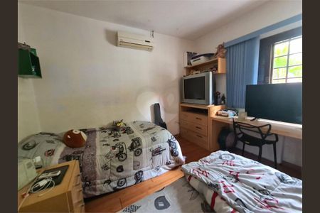 Casa à venda com 236m², 3 quartos e 4 vagas