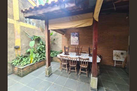 Casa à venda com 236m², 3 quartos e 4 vagas