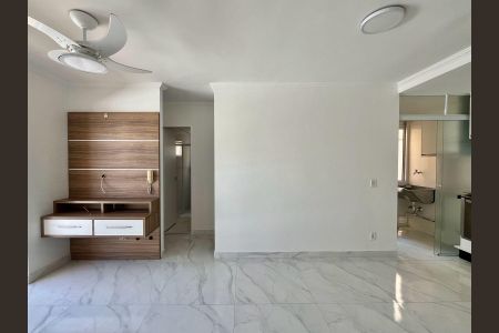 Sala de apartamento para alugar com 3 quartos, 54m² em Vila Marieta, Campinas