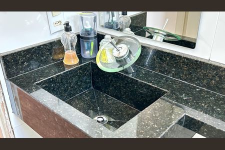 Apartamento à venda com 48m², 2 quartos e 1 vaga Apartamento à venda com 48m², 2 quartos e 1 vagaBanheiro