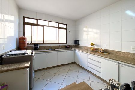 Casa de condomínio à venda com 300m², 3 quartos e sem vaga Casa de condomínio à venda com 300m², 3 quartos e sem vagaCozinha