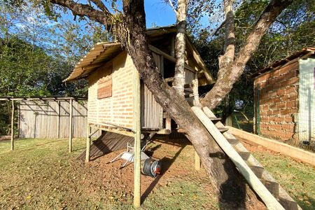 Casa de condomínio à venda com 300m², 3 quartos e sem vaga Casa de condomínio à venda com 300m², 3 quartos e sem vagaCasa na árvore