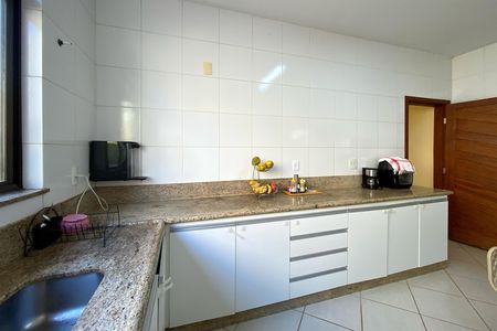 Casa de condomínio à venda com 300m², 3 quartos e sem vaga Casa de condomínio à venda com 300m², 3 quartos e sem vagaCozinha