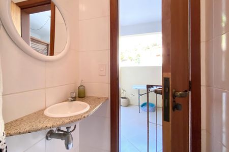 Casa de condomínio à venda com 300m², 3 quartos e sem vaga Casa de condomínio à venda com 300m², 3 quartos e sem vagaLavabo