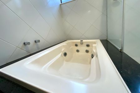 Casa de condomínio à venda com 300m², 3 quartos e sem vaga Casa de condomínio à venda com 300m², 3 quartos e sem vagaBanheiro da Suíte 1