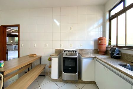 Casa de condomínio à venda com 300m², 3 quartos e sem vaga Casa de condomínio à venda com 300m², 3 quartos e sem vagaCozinha