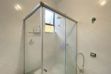 Casa de condomínio à venda com 300m², 3 quartos e sem vaga Casa de condomínio à venda com 300m², 3 quartos e sem vagaBanheiro da Suíte 1