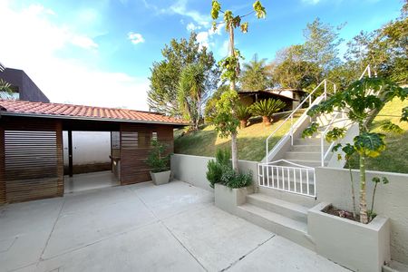Casa de condomínio à venda com 300m², 3 quartos e sem vaga Casa de condomínio à venda com 300m², 3 quartos e sem vagaQuintal