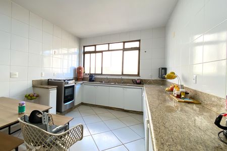 Casa de condomínio à venda com 300m², 3 quartos e sem vaga Casa de condomínio à venda com 300m², 3 quartos e sem vagaCozinha
