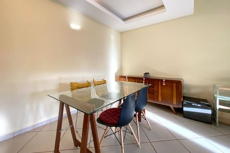 Casa de condomínio à venda com 300m², 3 quartos e sem vaga