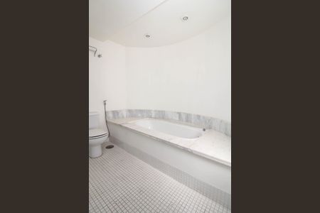 Apartamento à venda com 220m², 5 quartos e 4 vagasBanheiro Suíte 4