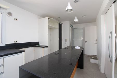 Apartamento à venda com 220m², 5 quartos e 4 vagasCozinha 