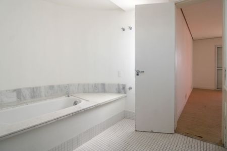 Apartamento à venda com 220m², 5 quartos e 4 vagasBanheiro Suíte 4