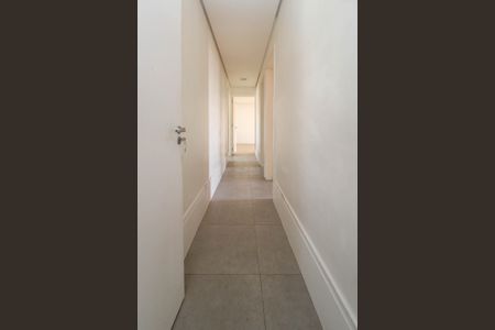 Apartamento à venda com 220m², 5 quartos e 4 vagasCorredor 