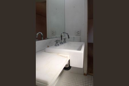 Apartamento à venda com 220m², 5 quartos e 4 vagasBanheiro Suíte 1