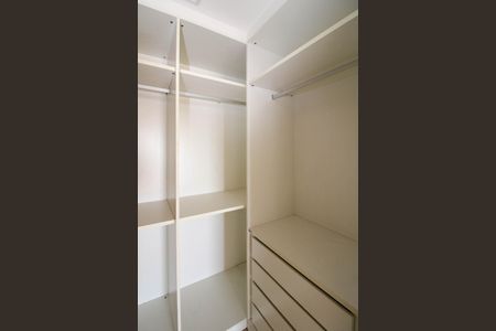 Apartamento à venda com 220m², 5 quartos e 4 vagasCloset Suíte 4