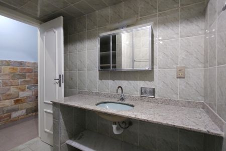 Casa para alugar com 158m², 2 quartos e sem vaga Casa para alugar com 158m², 2 quartos e sem vagaBanheiro Social