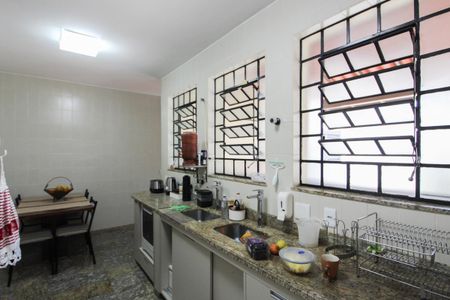 Casa à venda com 1078m², 4 quartos e 5 vagas Casa à venda com 1078m², 4 quartos e 5 vagasCozinha