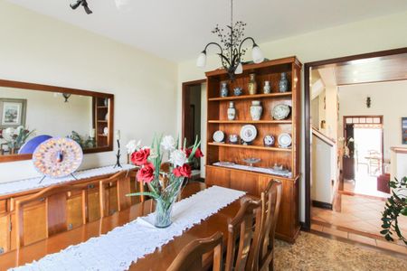 Casa à venda com 1078m², 4 quartos e 5 vagas Casa à venda com 1078m², 4 quartos e 5 vagasSala de Jantar